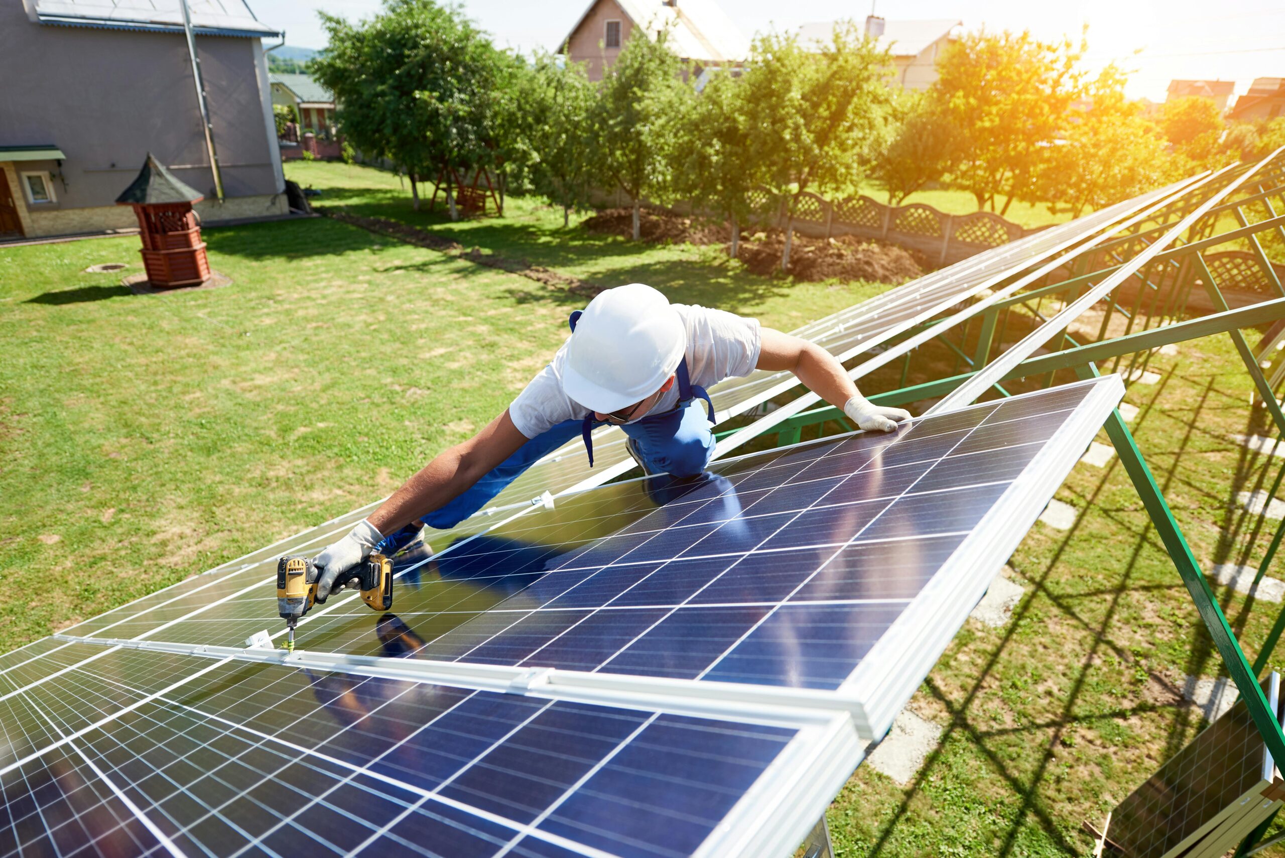 d&eacute;couvrez tout ce qu'il faut savoir sur les d&eacute;lais d'installation solaire. informez-vous sur les &eacute;tapes, les facteurs influen&ccedil;ant le temps d'installation et comment optimiser votre projet solaire pour b&eacute;n&eacute;ficier rapidement de l'&eacute;nergie renouvelable.