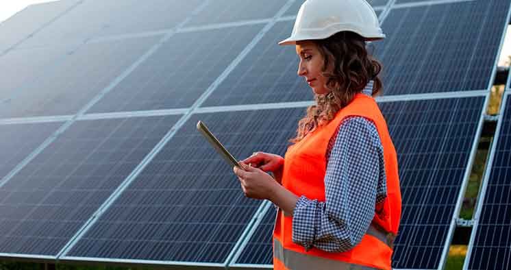 d&eacute;couvrez l'importance de l'entretien des panneaux photovolta&iuml;ques pour optimiser leur performance et prolonger leur dur&eacute;e de vie. nos conseils et astuces vous guideront pour un fonctionnement optimal de votre installation solaire.