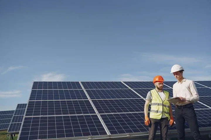 découvrez notre service d'installation de panneaux photovoltaïques certifié rge. profitez d'une énergie renouvelable au meilleur prix tout en bénéficiant des aides financières et d'une expertise de qualité pour optimiser votre consommation d'électricité.