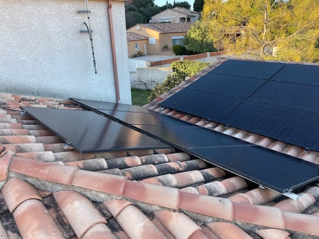 d&eacute;couvrez comment installer un syst&egrave;me solaire pour votre maison en 2025. profitez d'une &eacute;nergie renouvelable, r&eacute;duisez vos factures d'&eacute;lectricit&eacute; et augmentez la valeur de votre propri&eacute;t&eacute; gr&acirc;ce &agrave; des solutions &eacute;cologiques et efficaces.