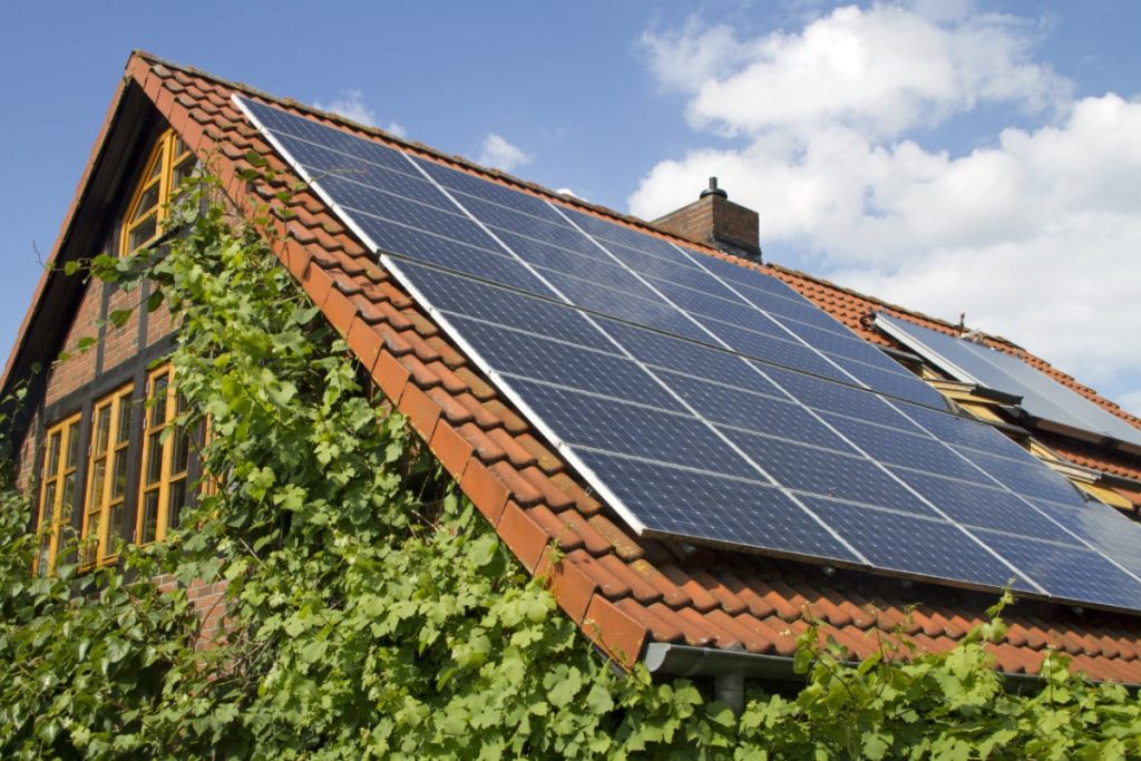 obtenez votre devis solaire en ligne en quelques clics ! découvrez comment installer des panneaux solaires chez vous et profitez d'une énergie propre et renouvelable. contactez-nous pour une estimation personnalisée et commencez à économiser sur votre facture d'électricité dès aujourd'hui.