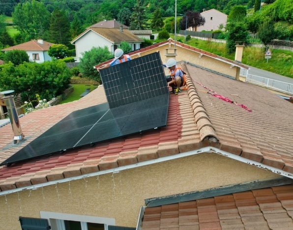 d&eacute;couvrez les avantages de la simulation solaire en 2025, une technologie innovante permettant d'optimiser la production d'&eacute;nergie solaire, d'&eacute;valuer l'efficacit&eacute; des installations et de contribuer &agrave; une transition &eacute;nerg&eacute;tique durable.