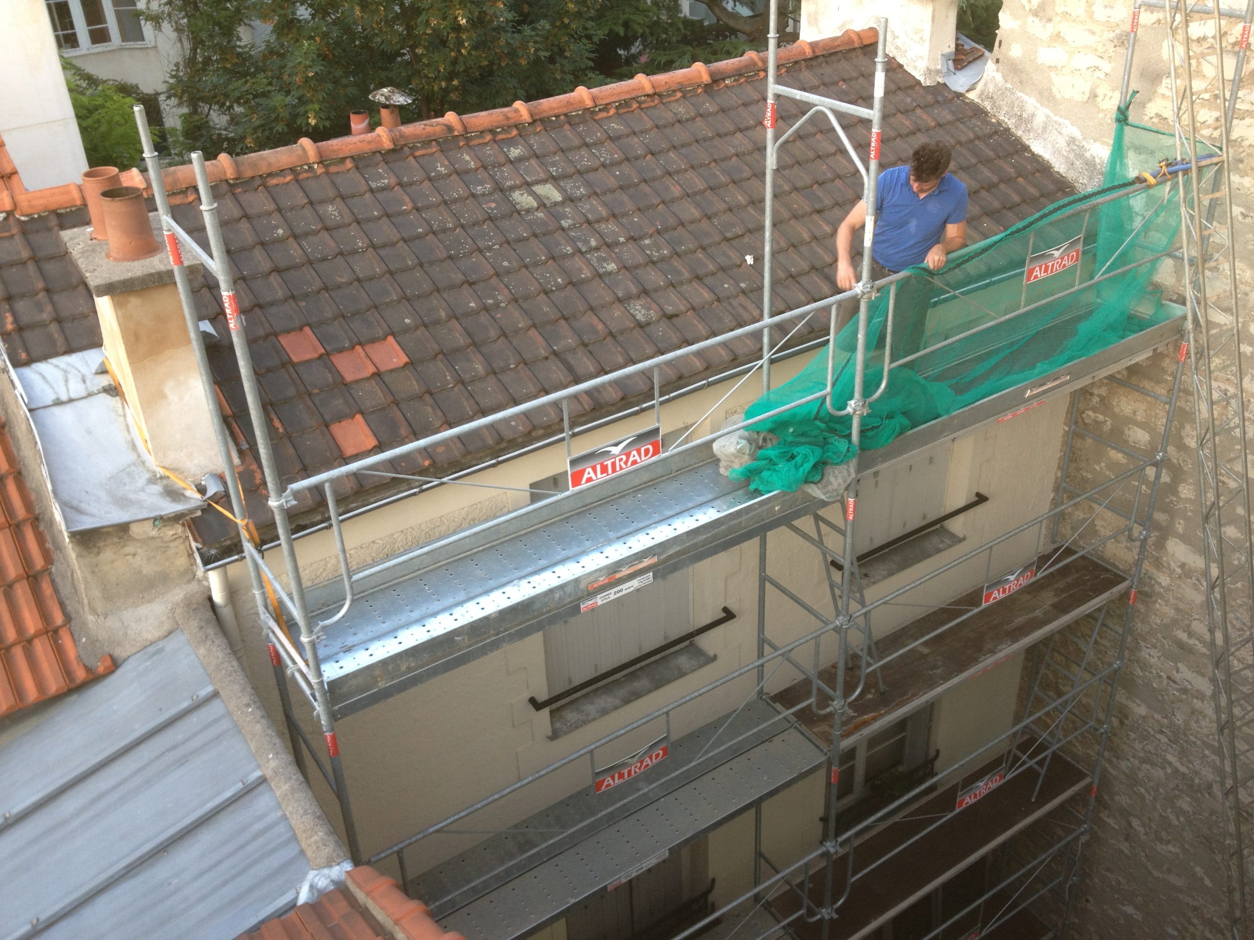 découvrez le top des entreprises spécialisées en rénovation de toiture à paris, alliant savoir-faire, qualité et prix compétitifs pour vos travaux de couverture.